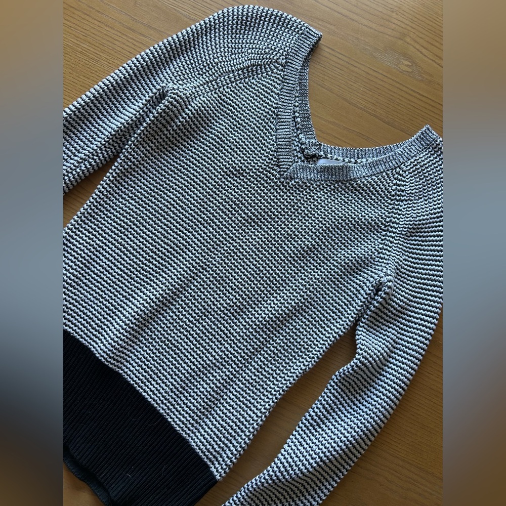 Calvin Klein Sweater - Picture 3 of 4
